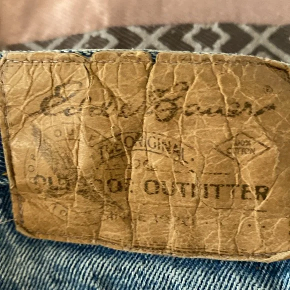 Eddie Bauer Fleece Lined Faded Classic Blue Denim Jeans with Minimal Distress30 - Picture 4 of 11